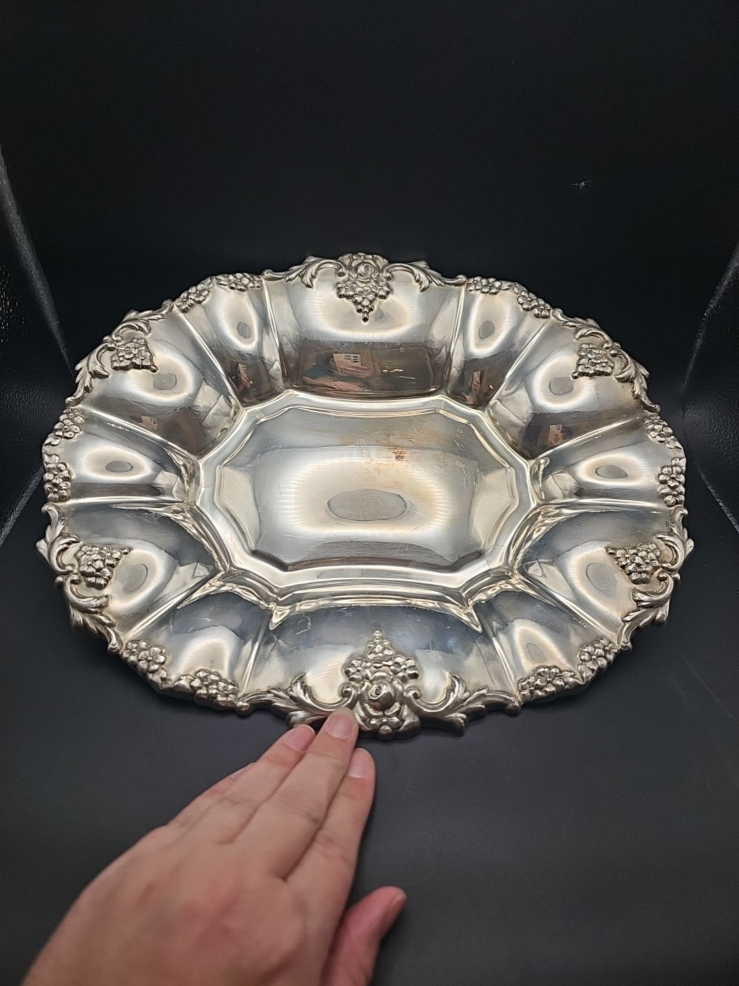 ANTIQUE F.B. ROGERS SILVER Co. TRADEMARK 1883 SILVER-PLATED LARGE TRAY Bowl