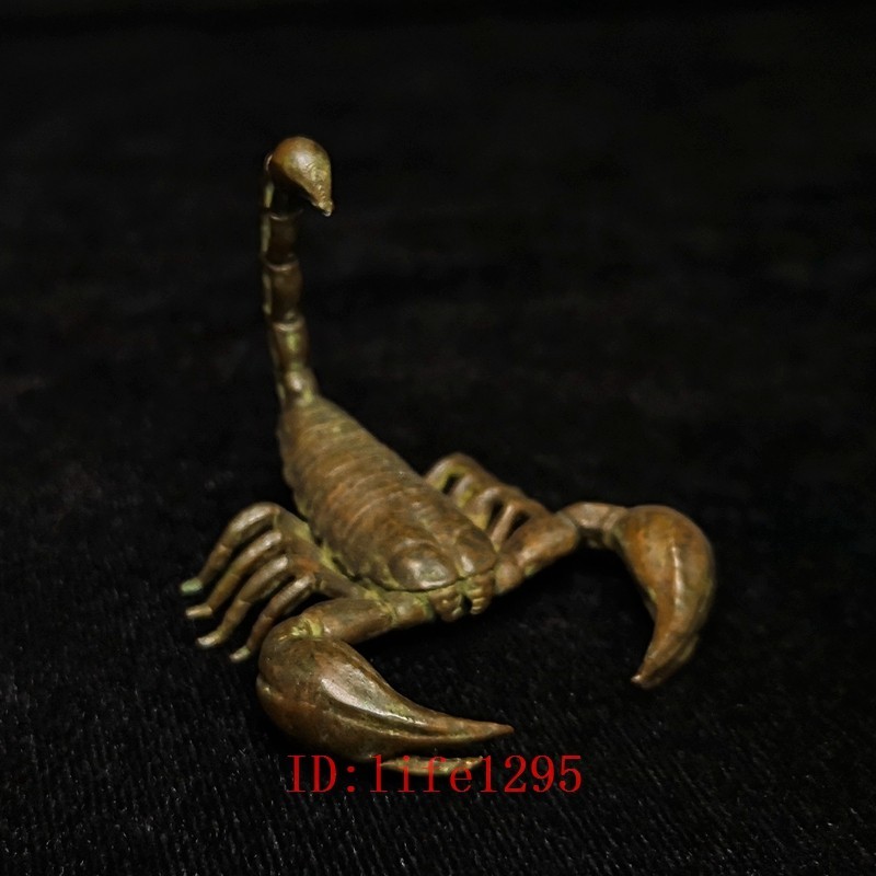 2 Inch Old Chinese Bronze Carved Charming Scorpion Pendant Decoration Collection