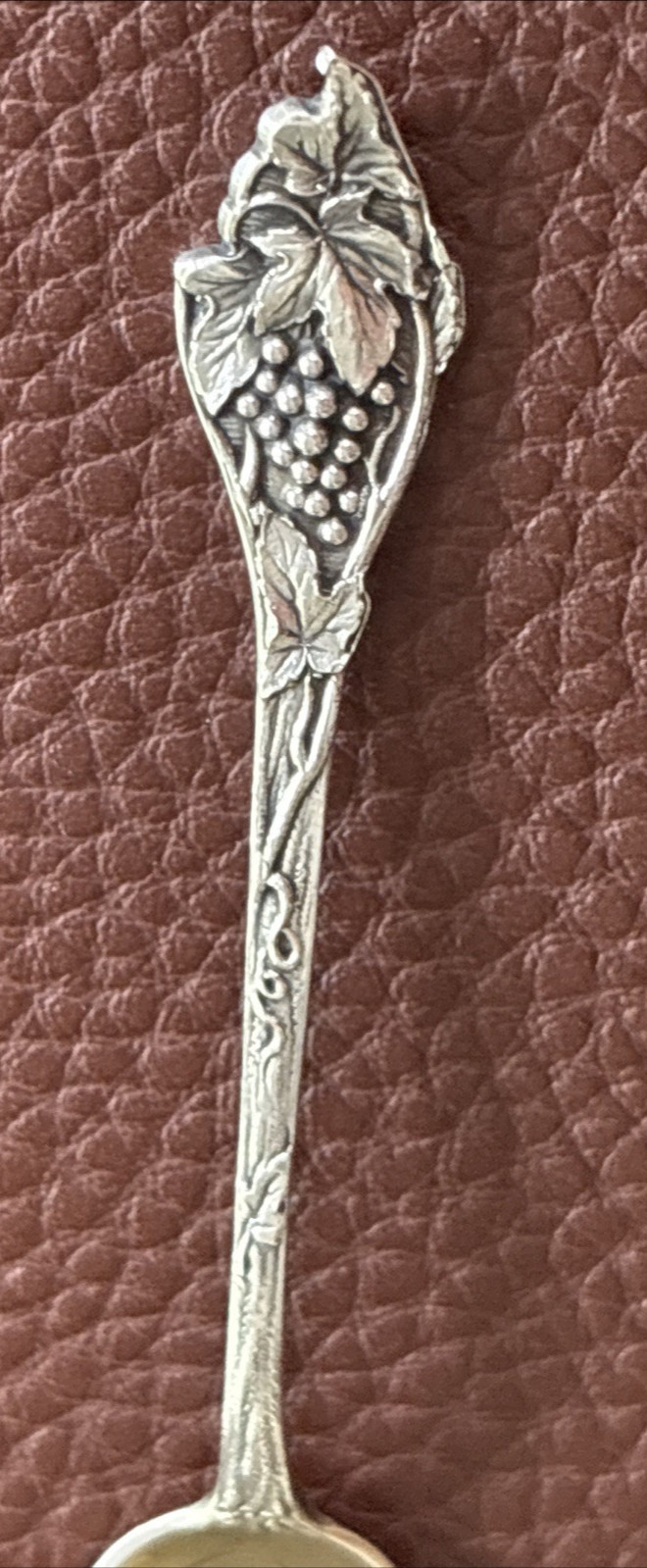 Los Angeles California 3.75″ Sterling Souvenir Spoon Fruit Series #6 Grape 5g