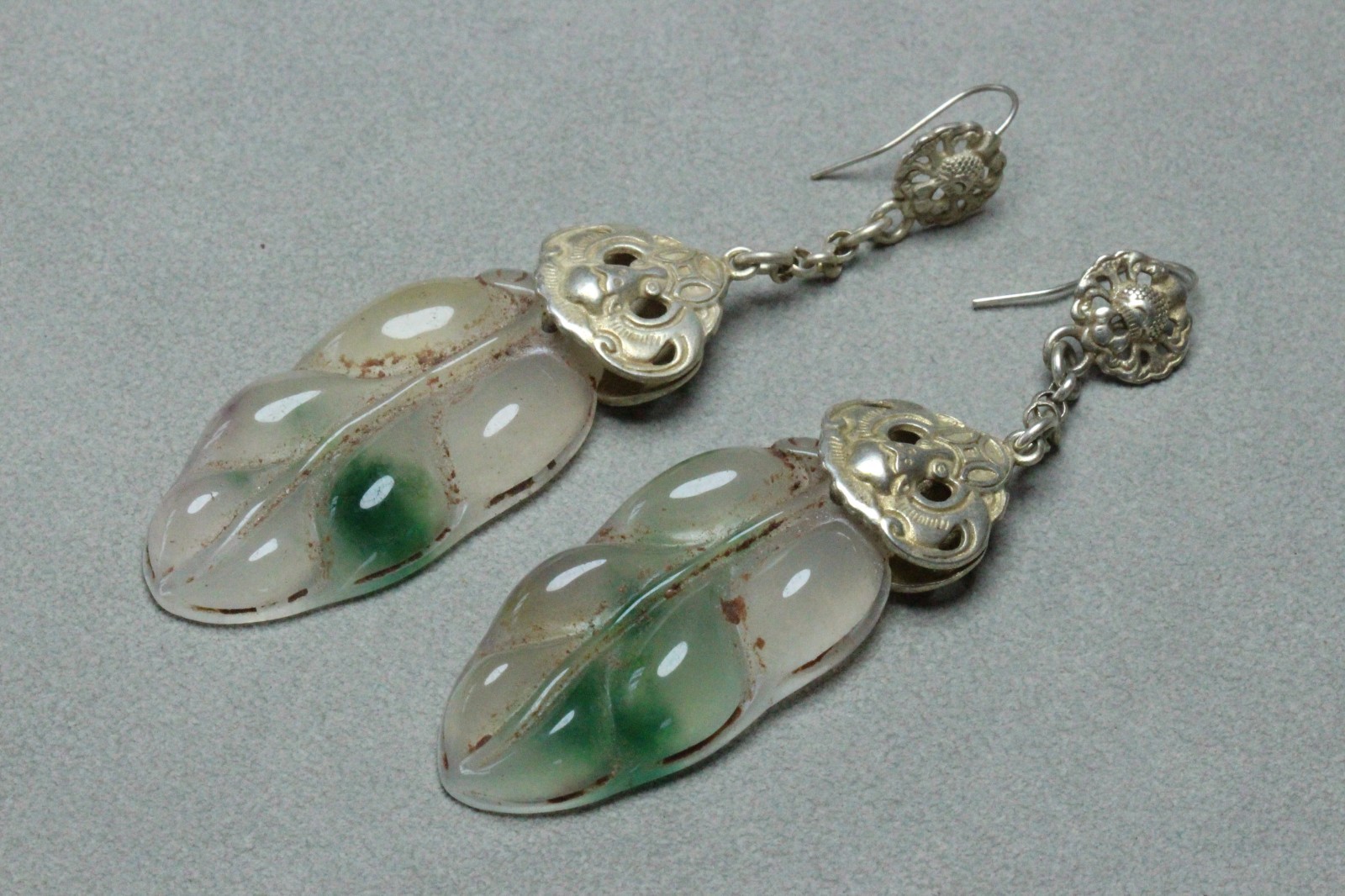 Chinese Antique Old Tibetan silver Bat buckle Jadeite jade Leaves earrings