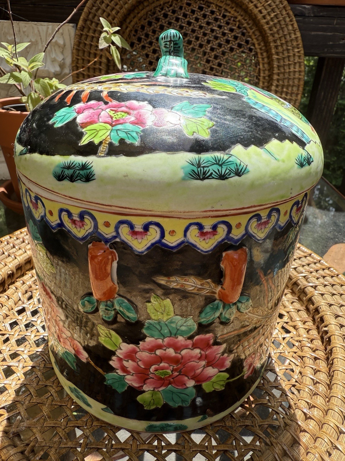 Early 20th Century Chinese Qing Dynasty Black Floral Porcelain Famille Noir Jar