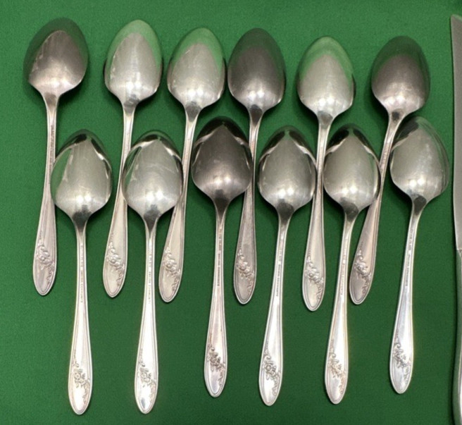 30 Pc QUEEN BESS II Silverplated Flatware Set Service for 6 by Tudor Plate