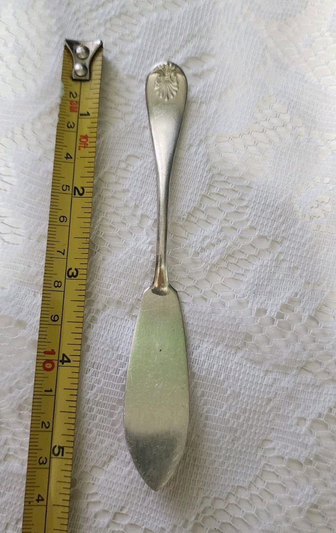 SL & GH ROGERS ANTIQUE c1917 SHELL SILVERPLATED SMALL BUTTER KNIFE 🧈