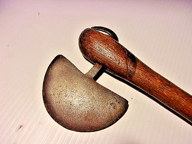 ANTIQUE 19TH. CENTURY SOUTH AFRICAN ZULU BATTLE AXE NGUNI TRIBES