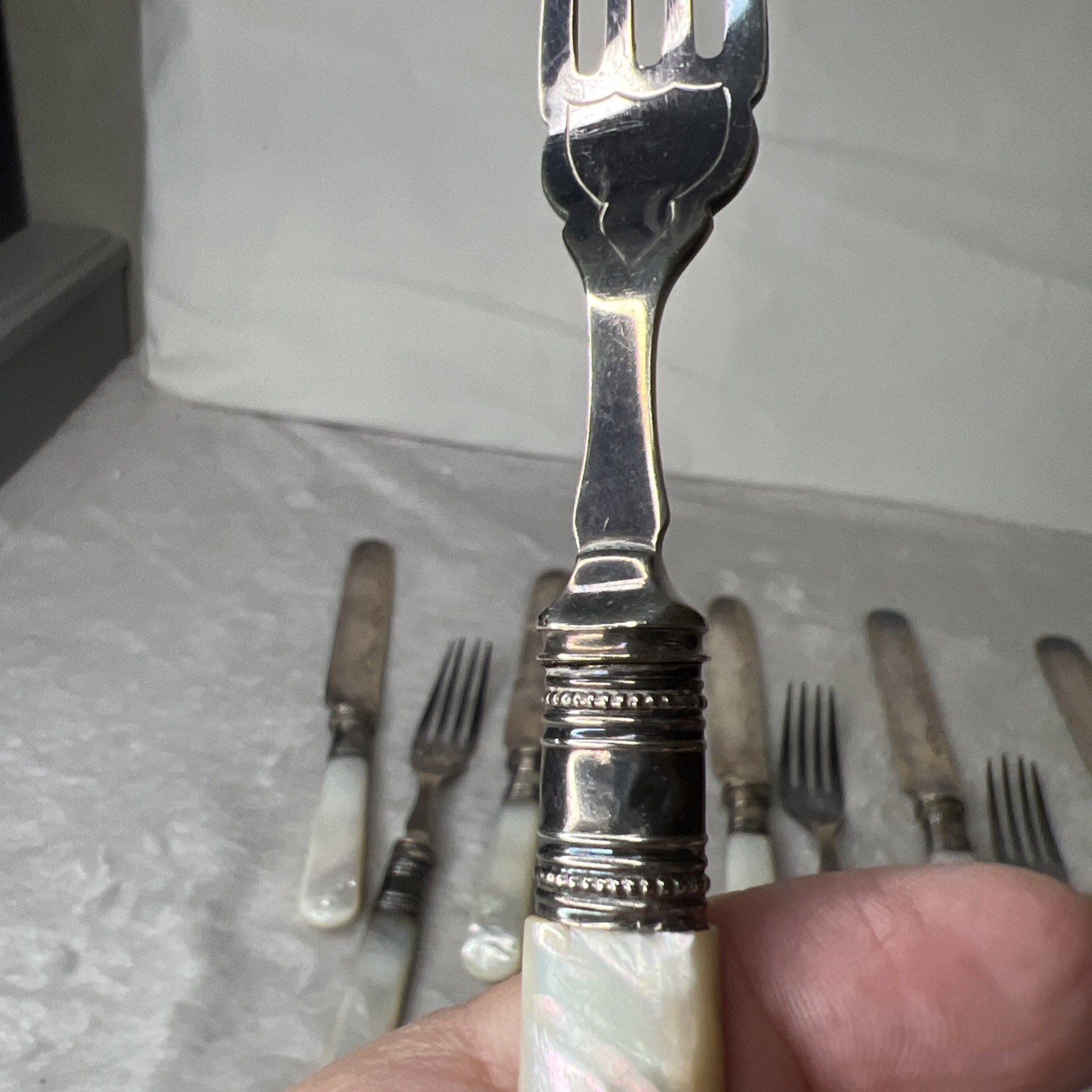 Lot Set 12 Mother of Pearl Fish Knives Forks Sterling Band Ferrule Storage Cloth