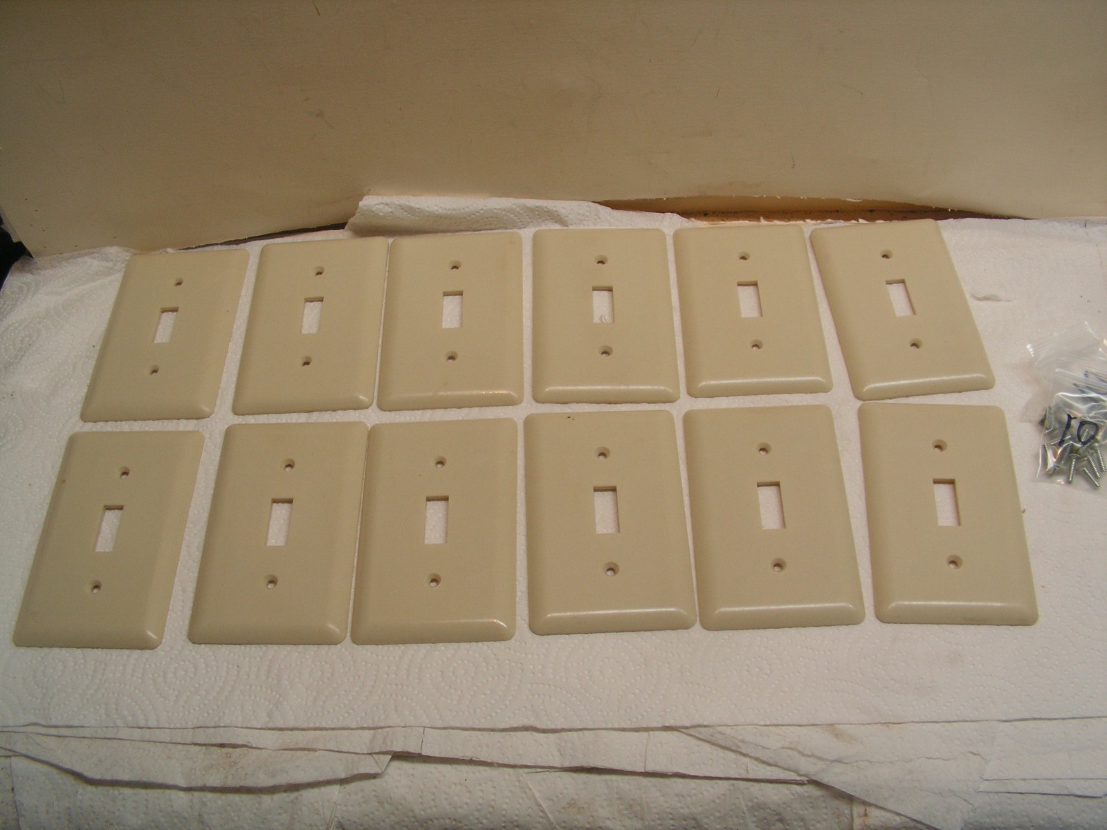 12 Vintage GE HEAVY DUTY Ivory SINGLE Switch Plates W/Screws. 2 3/4″ X 4 1/2″