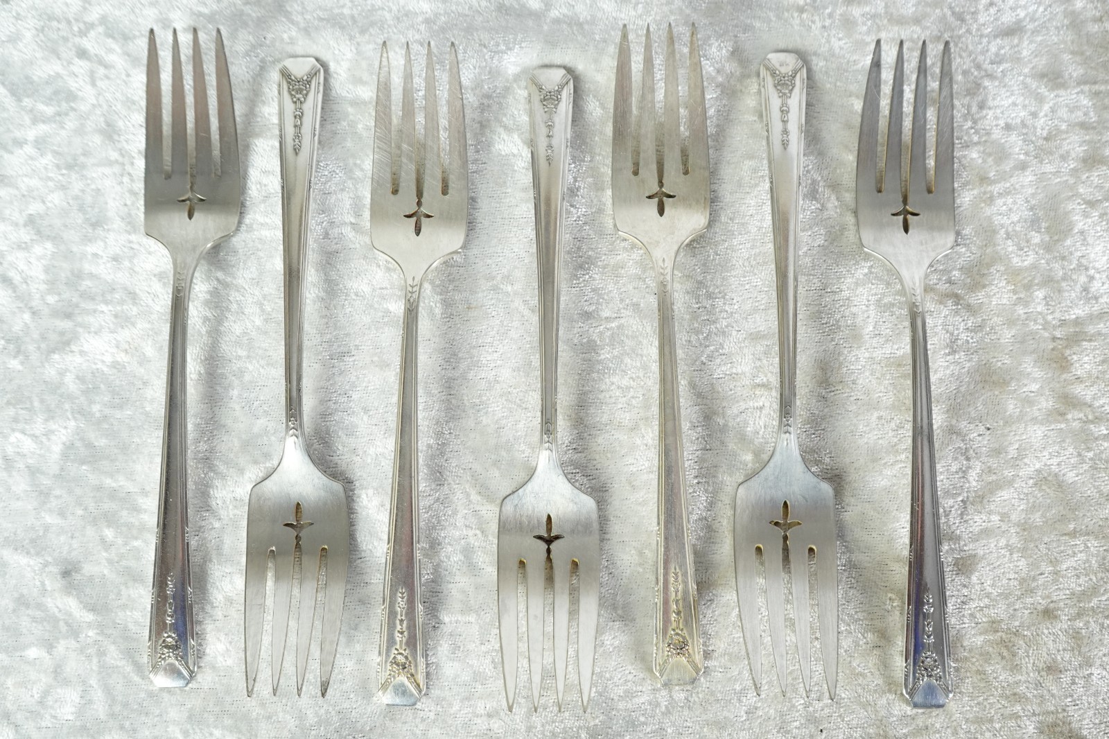 41 Pieces ‘MILADY’ Pattern Silver Plate Flatware By Oneida Marked ‘Community’