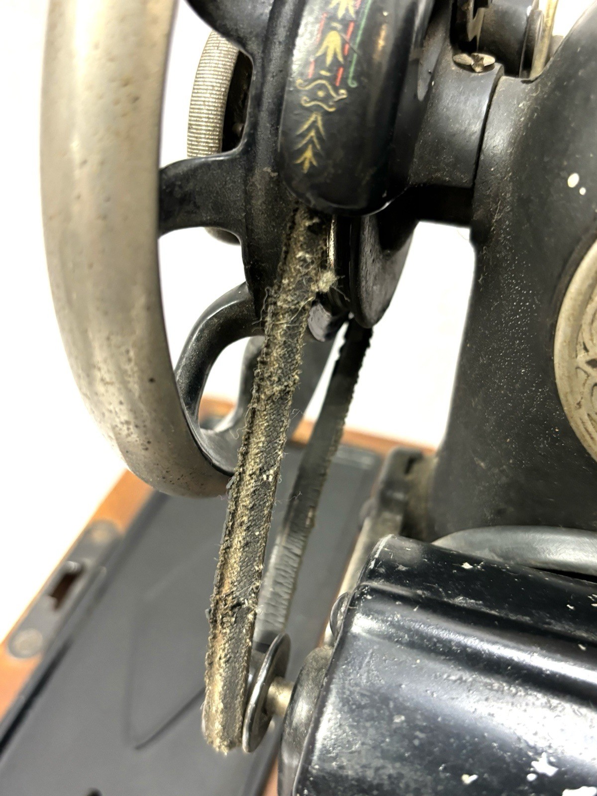 1919 Singer Sewing Machine Model 66 Red Eye G7166634 Rough Case FOR PARTS/REPAIR