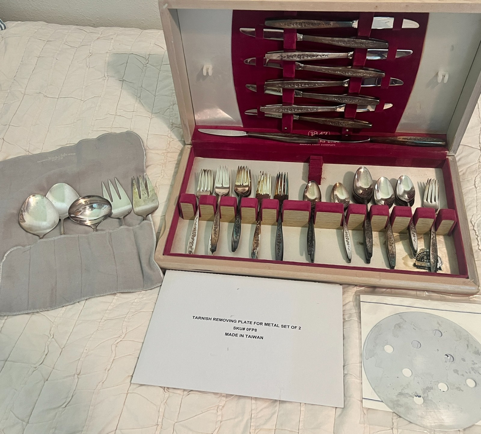 Vintage International Deep Silver Flatware Set w/ Chest 54pc Floral Leaves 1960s