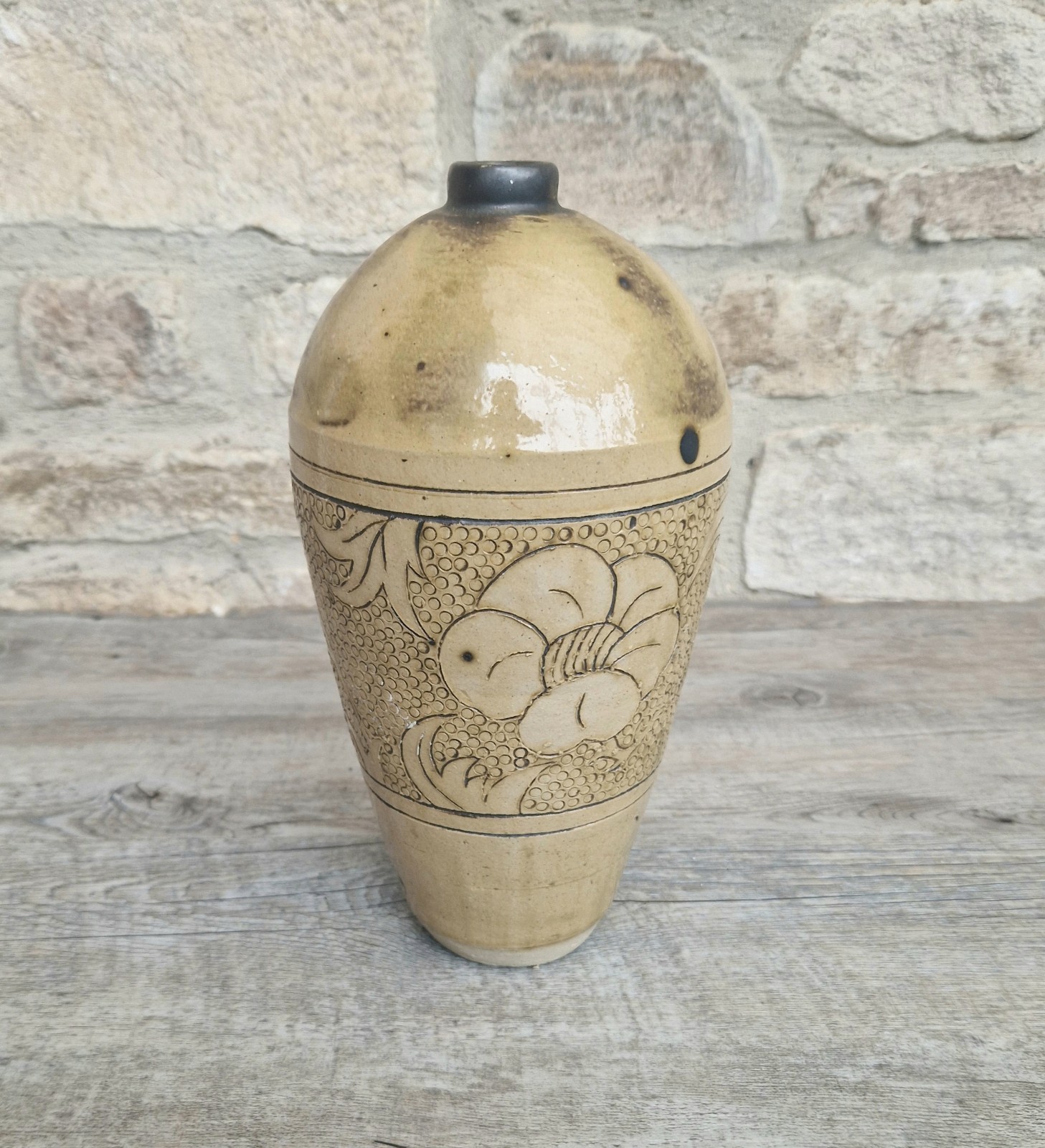 Large Chinese Cizhou Ware Meiping Style Stoneware Vase Incised Floral Design