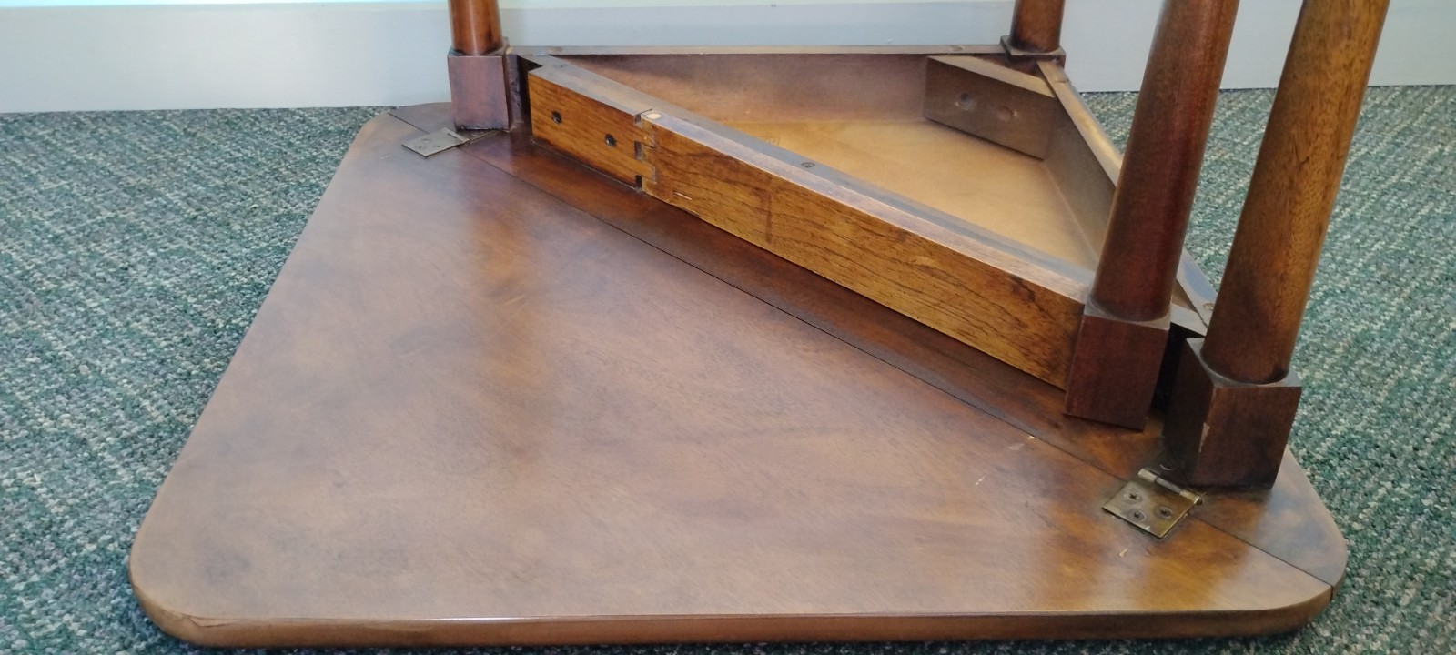 1971 Thomasville Triangular Gateleg Drop Leaf Occassional Side End Table Unique