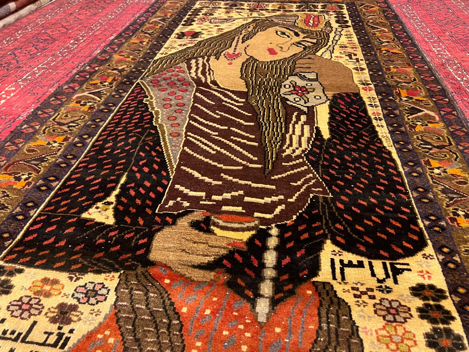 110 X 210 COLLECTORS’ ITEM Vintage Stunning Laila A Cup of Vine Portrait Carpet