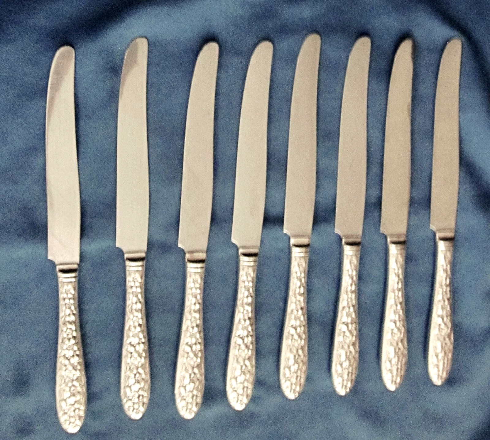 8 Vintage Narcissus Silver Plate Dinner Knives 9 1/2″ National Silver Co.