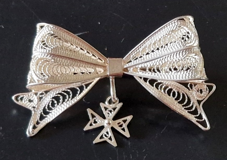 4cm SOLID STERLING SILVER FILIGREE RIBBON BOW BROOCH WITH MALTESE CROSS PENDANT
