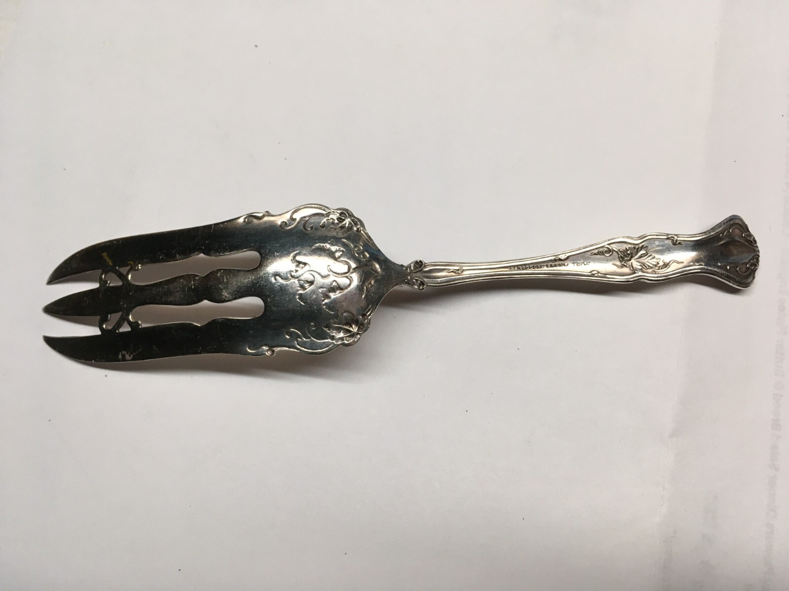 1847 Rogers Bros Silverplate Vintage Cake Serving Fork 7-3/8” Grapes No Monogram