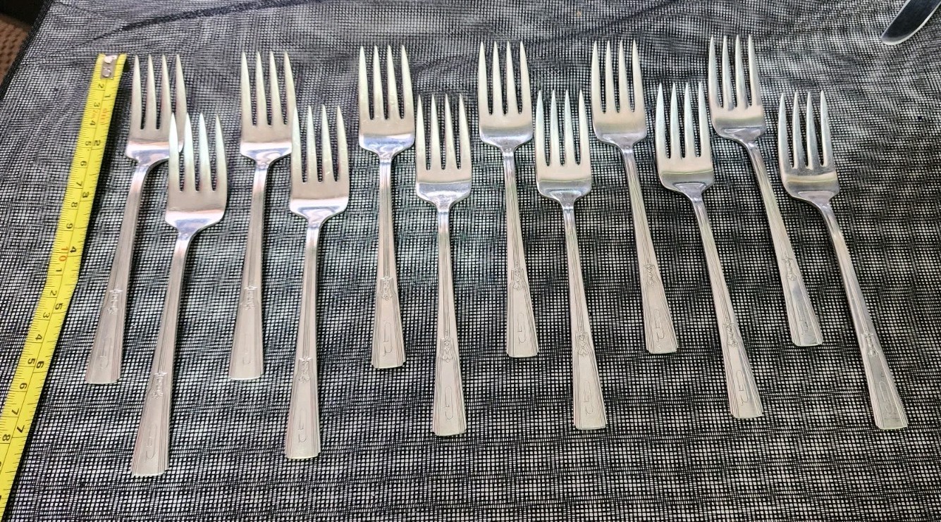 ✅ SET OF 12 c1938 REVELATION/ TAPESTRY SILVERPLATED SALAD 🥗 🍅 FORKS