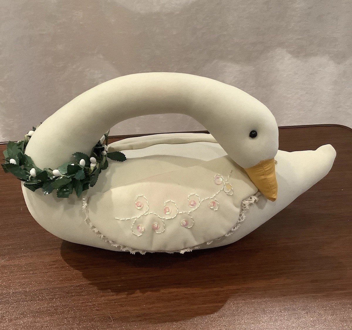 Charming Vintage White Fabric Soft Cousin Weighted Swan Decoration