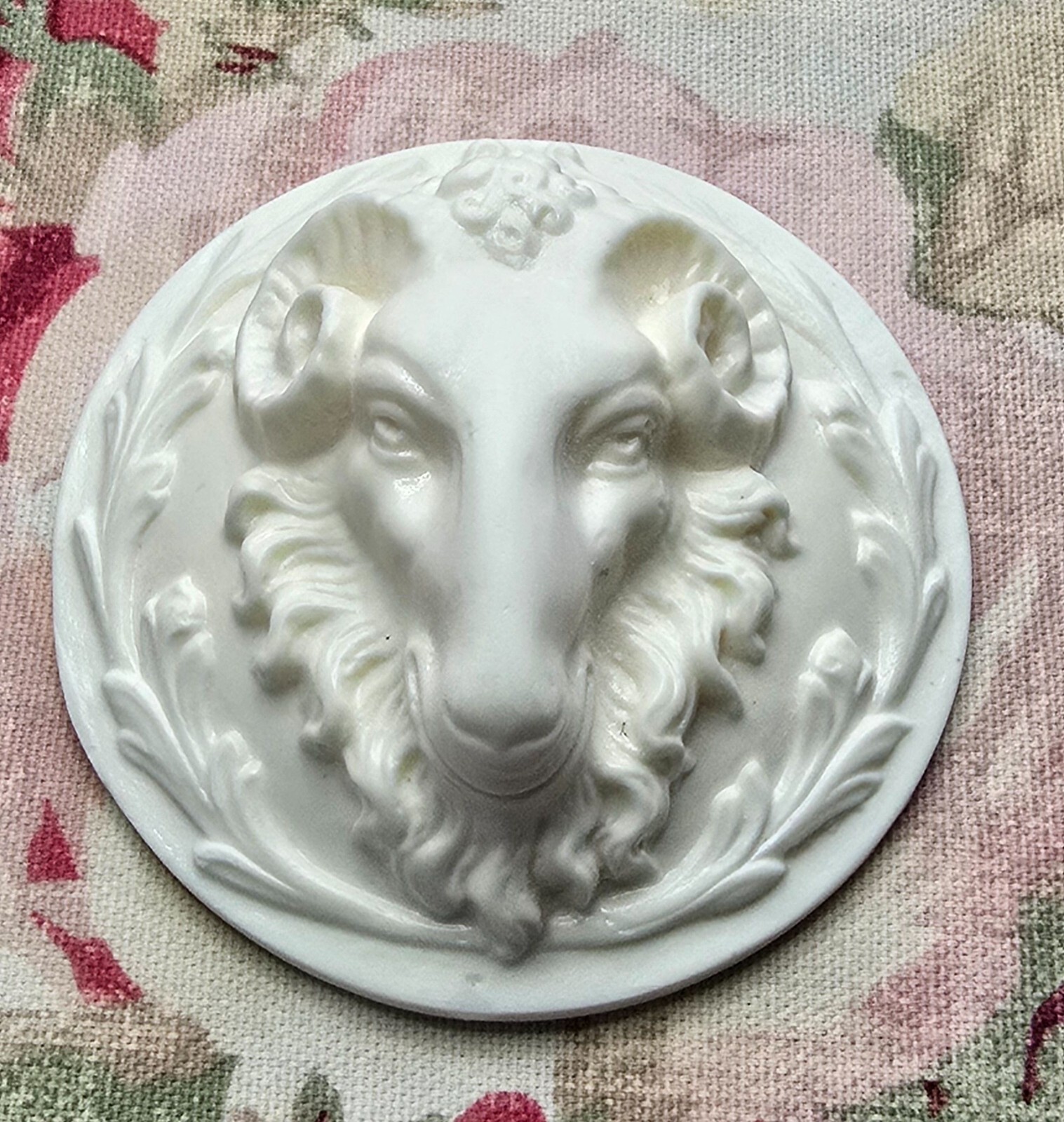 New! Antique Ram’s Head Center Architectural Pediment Furniture Applique
