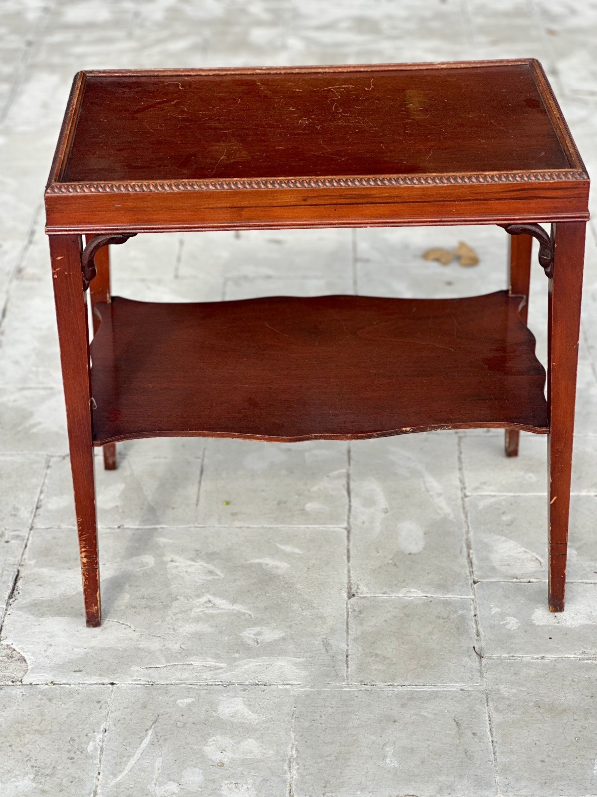 Vintage Mahogany End Table / Side Table 23x24x26