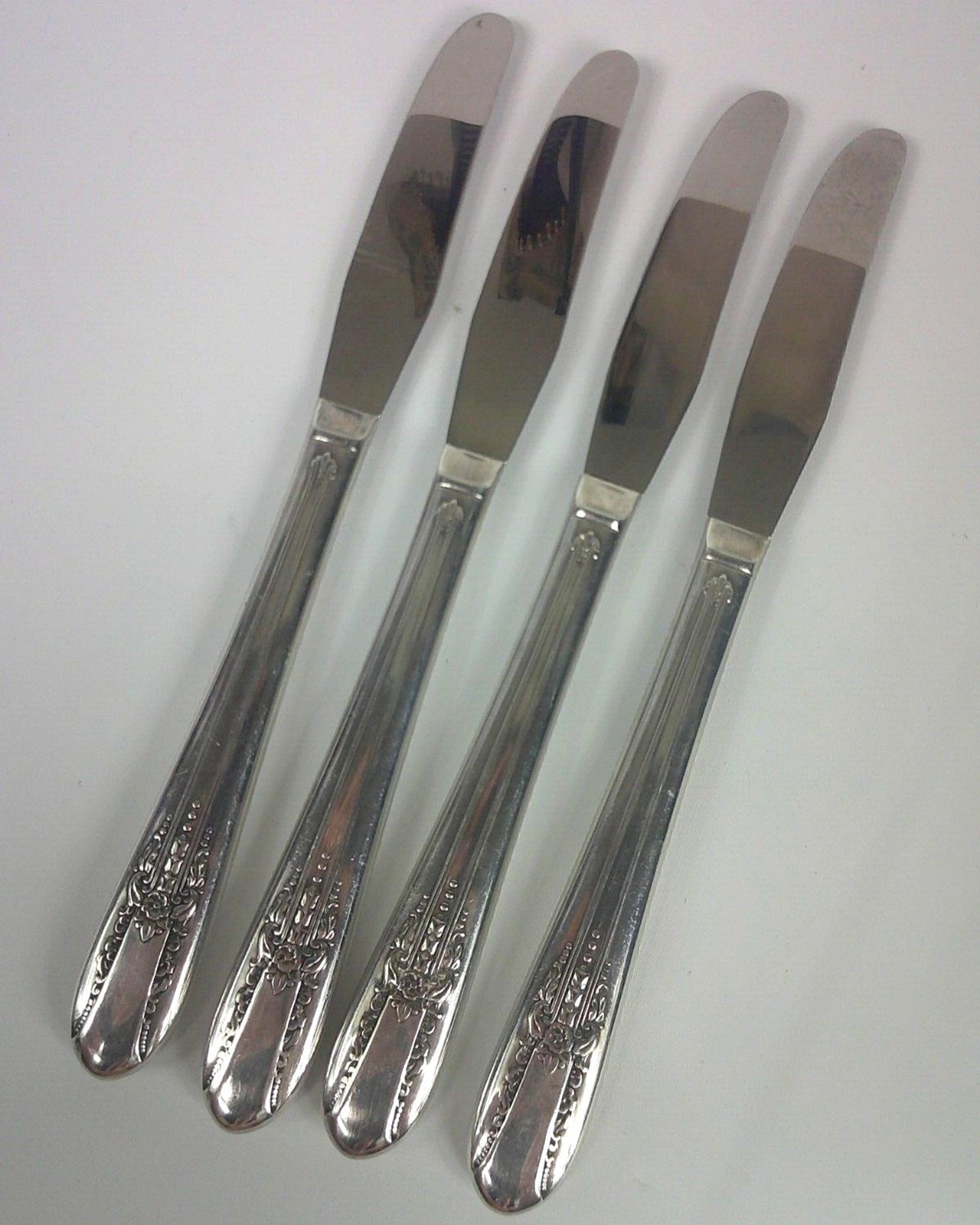 WM Rogers Reflection 1939 Silverplate Dinner Knife Knives Flatware Lot of 4