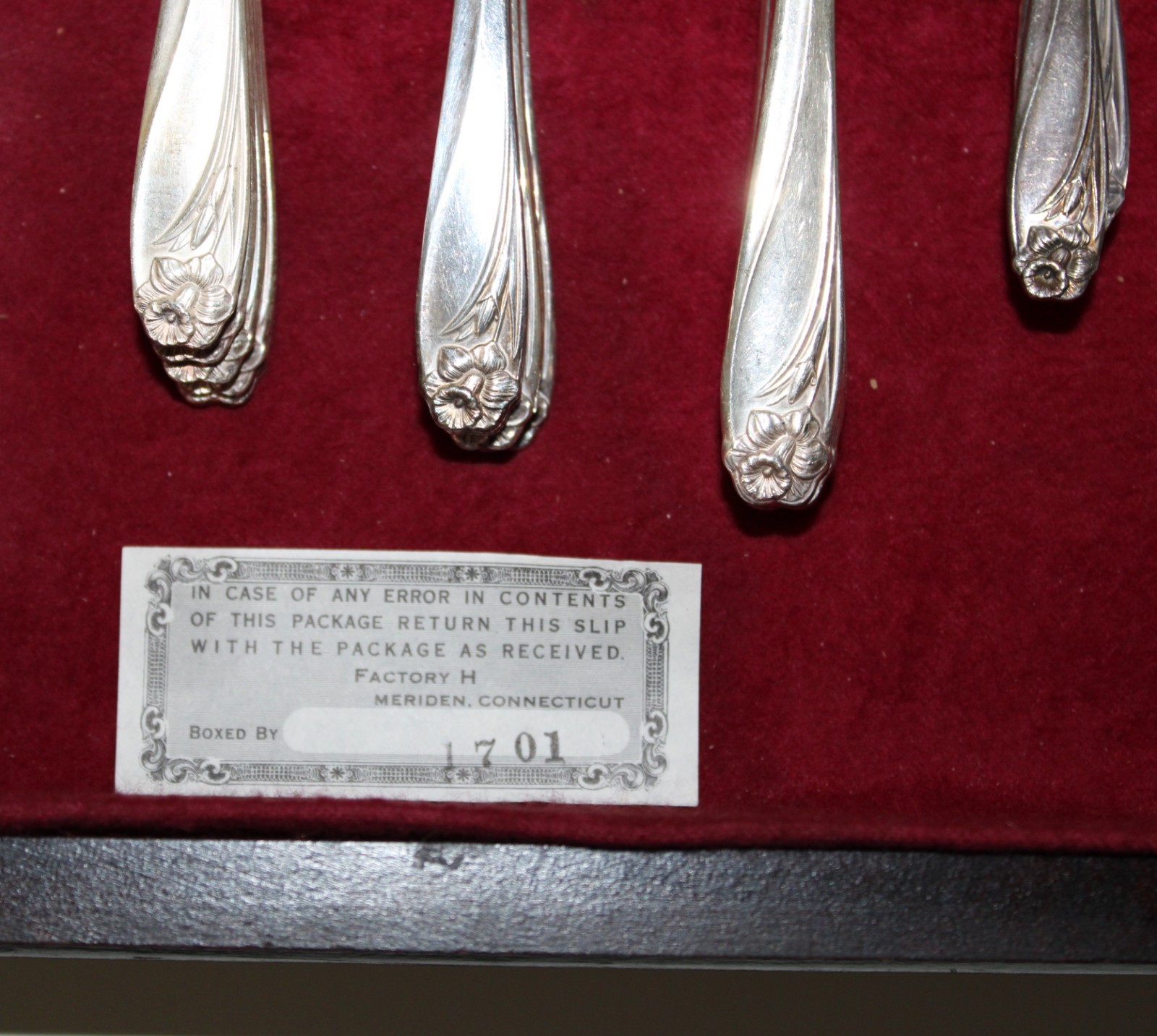 1847 Rogers Bros Flatware Set DAFFODIL Silverplate Original Box w Pamphlet 50 pc