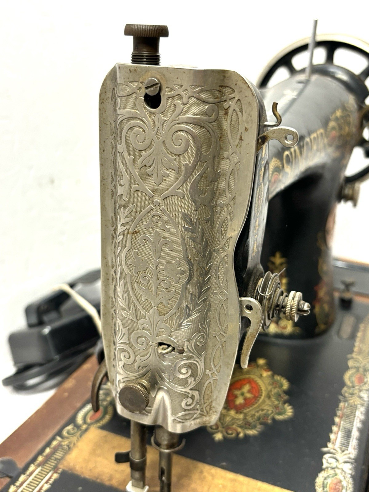 1919 Singer Sewing Machine Model 66 Red Eye G7166634 Rough Case FOR PARTS/REPAIR