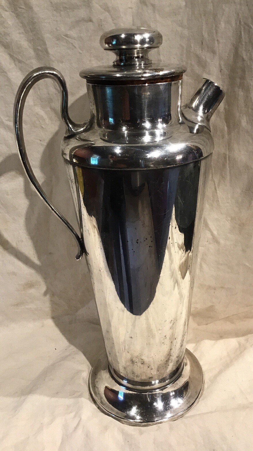 MERIDEN INTERNATIONAL SILVER PLATE NO 314 COCKTAIL SHAKER 56 OUNCE ART DECO ERA