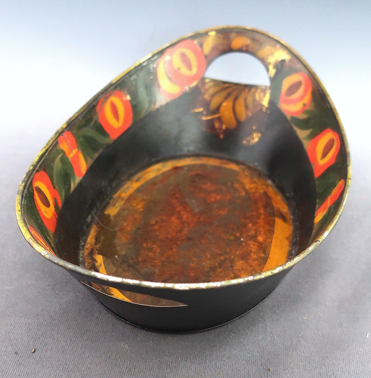 Toleware Painted Tin Oval Breadpan 19th cent