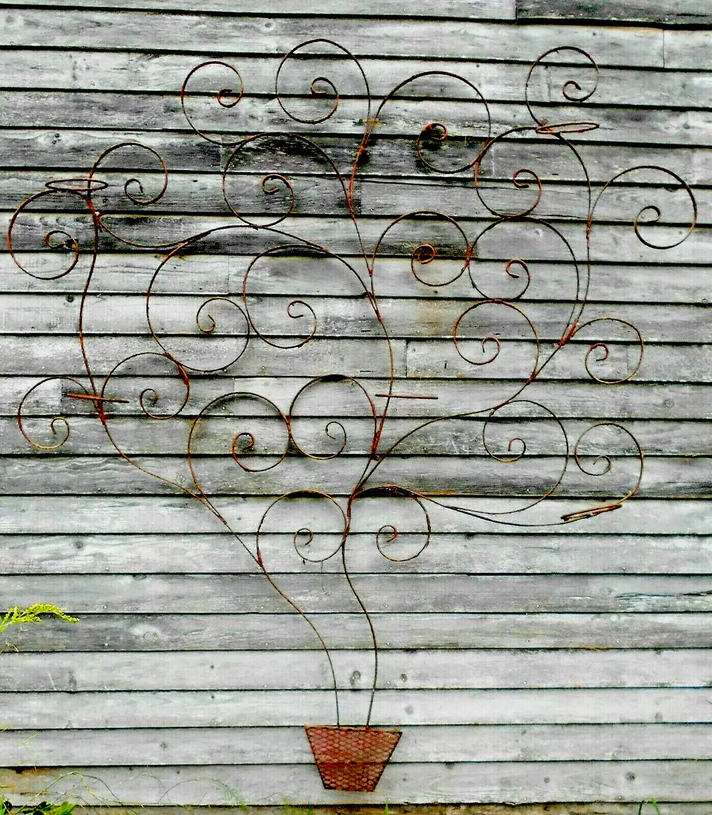 ANTIQUE EARLY 20th CENTURY WROUGHT IRON WALL MOUNT GARDEN TRELLIS