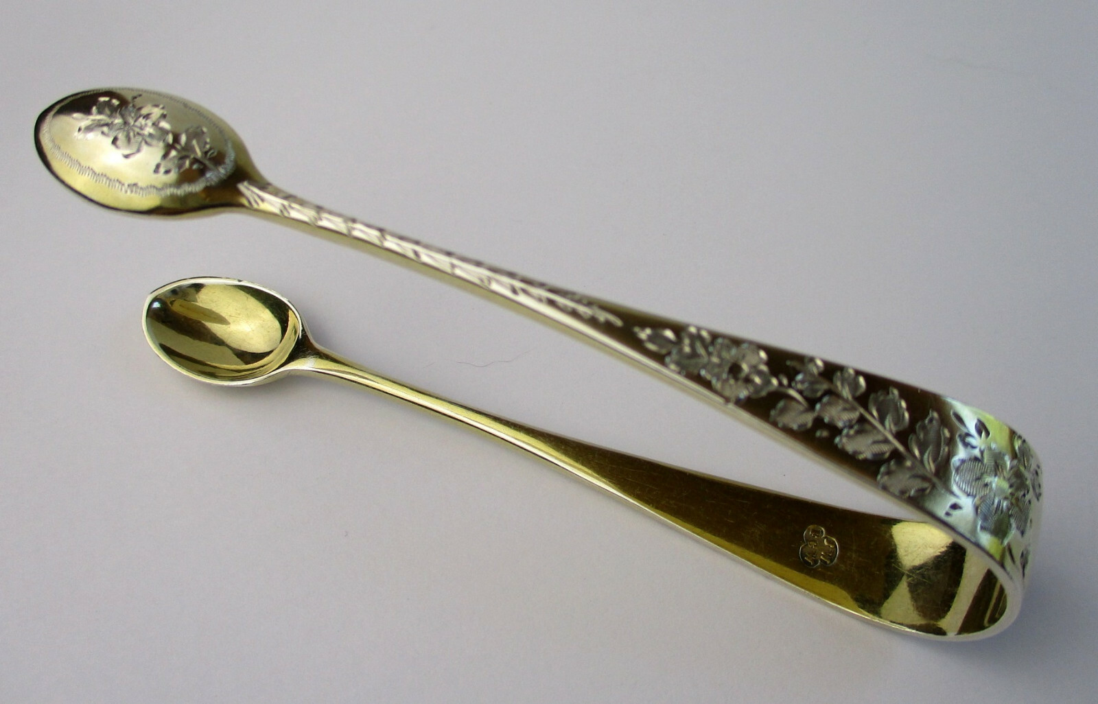 Wakely & Wheeler sugar tongs brite cut London 1884 sterling silver gold wash