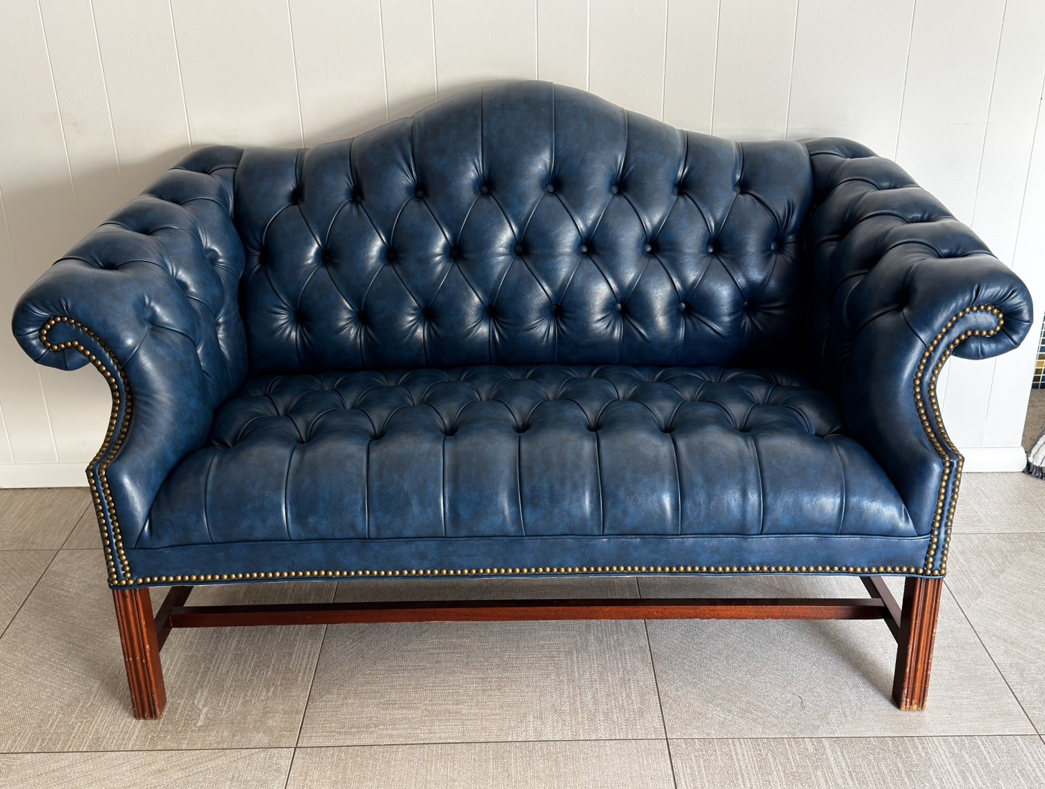 Vintage tufted leather Camelback Chesterfield Love Seat Sofa/Blue🔵