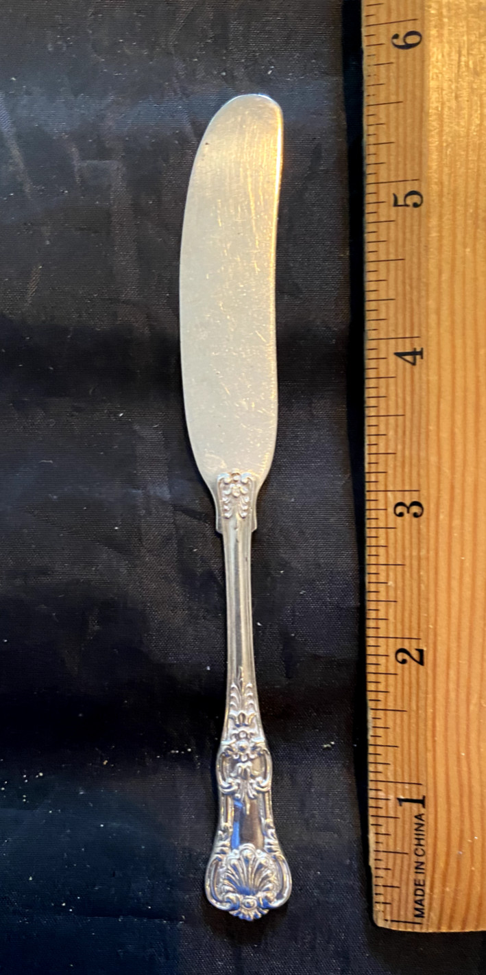 TIFFANY & Co ENGLISH KING STERLING SILVER FLATWARE 2 BUTTER KNIVES NO MONOGRAMS