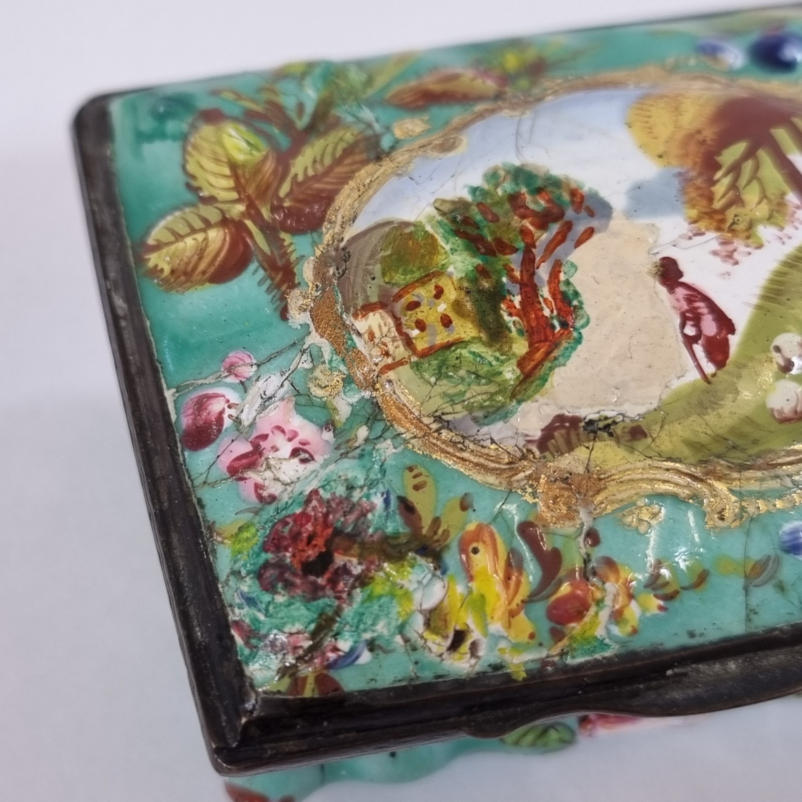 Antique 18thC Bilston Enamel Patch Box Decorated Flowers 5.7cm A/F