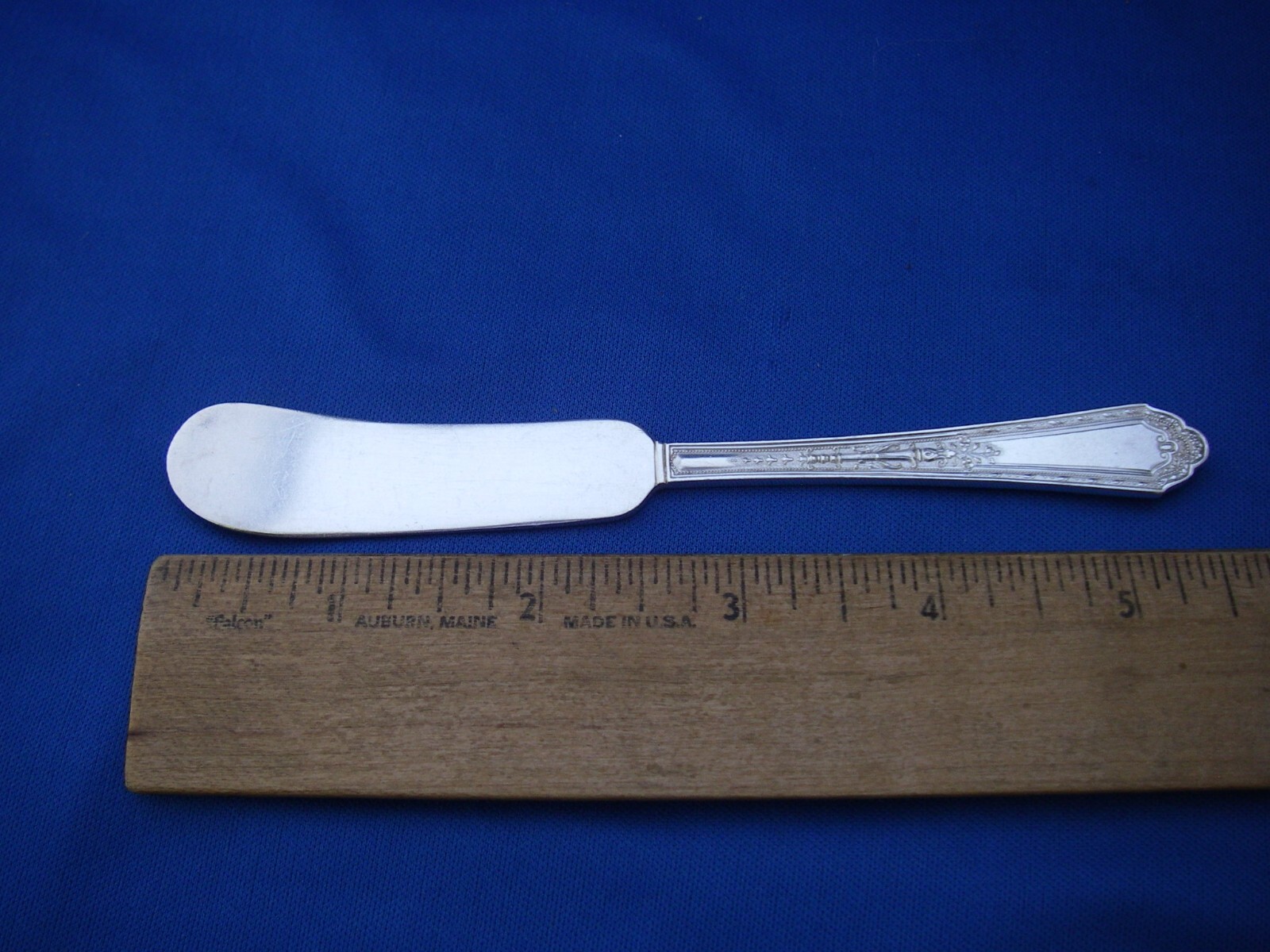 Holmes & Edwards ROMANCE (1925) Flat Butter Spreader-5 5/8 Inches