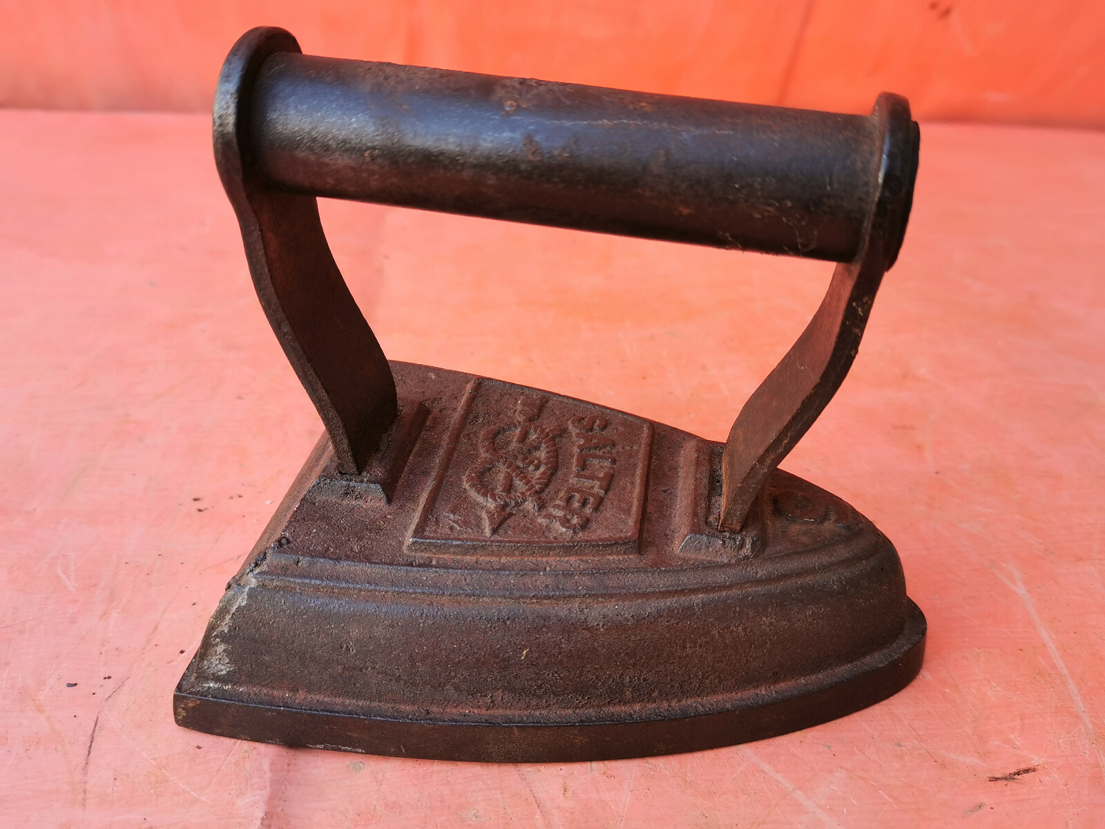ANTIQUE CAST IRON FLAT IRON PRE-ELECTRIC, STOVE-HEATED – VINTAGE HEAVY CLOTHES