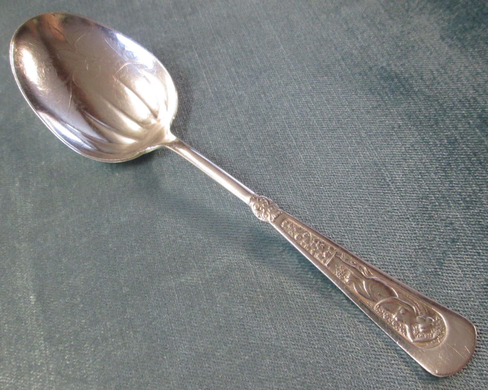 ARCADIAN 1884 Large Serving Spoon Rogers Silverplate Engraved Bowl No Monogram