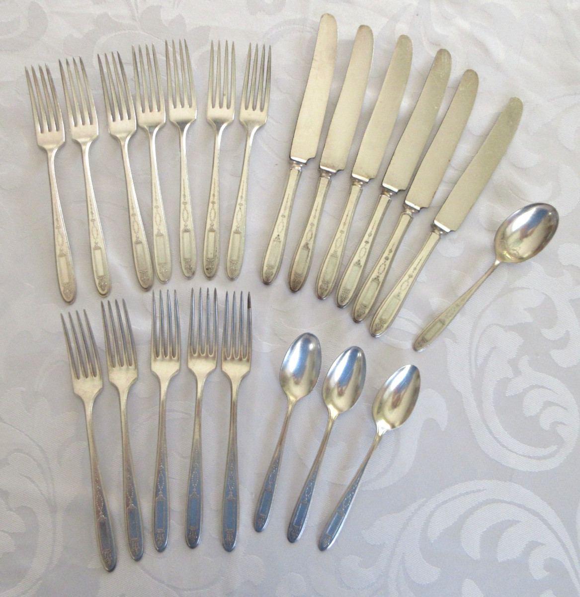 Vtg Flatware Set Oneida Community Plate Grosvenor, 22 PC FORKS, KNIVES, SPOONS