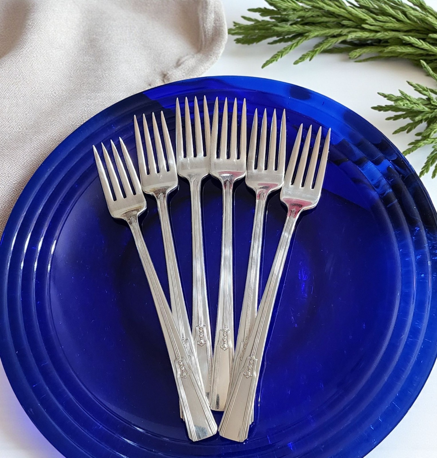 6 Wm Rogers REVELATION Silverplate Grille Forks Set * 7-3/4″ * Triple Plate