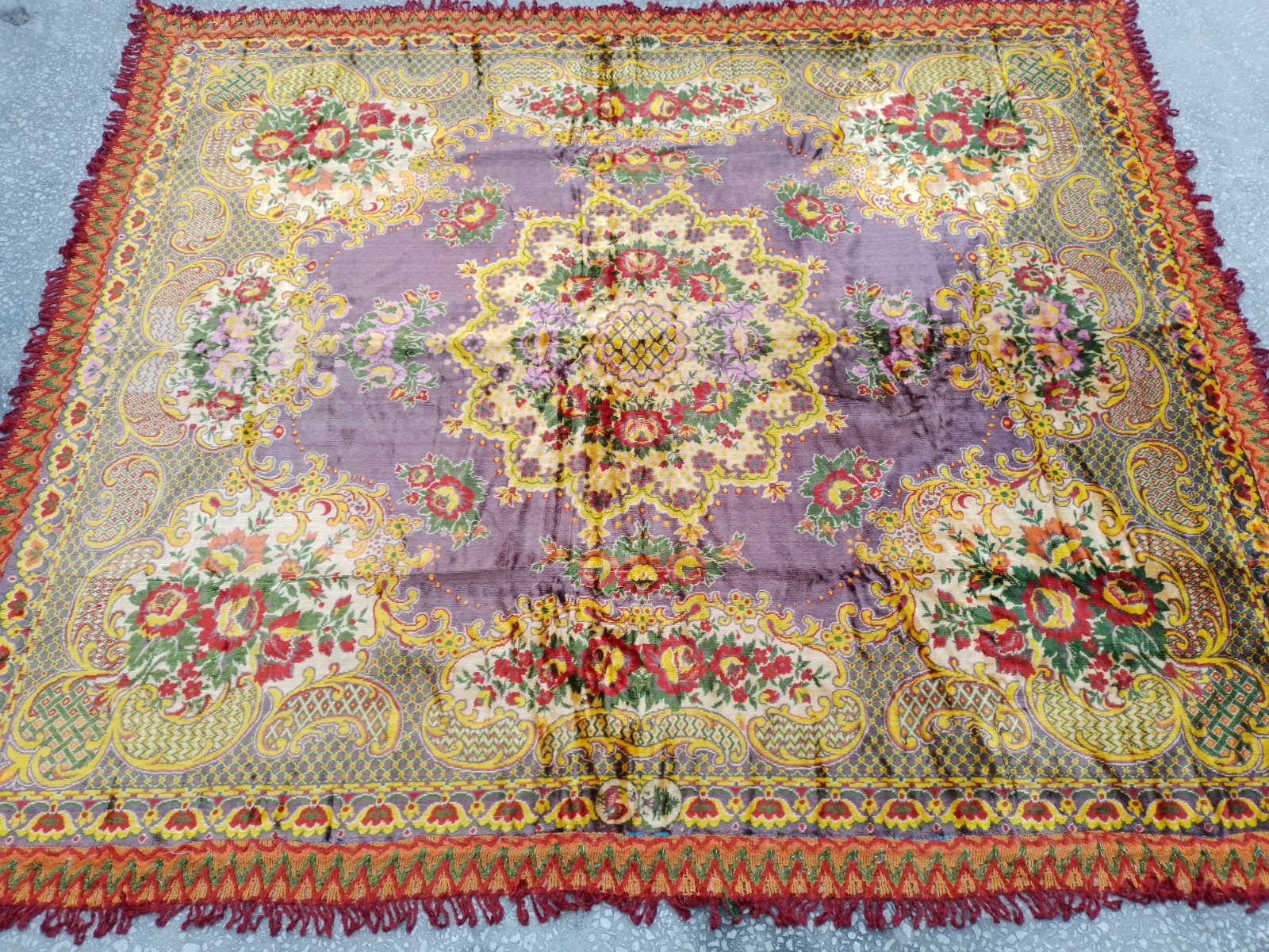 190×220 Cm Lavender-Purple Floral Medallions In Red Bedcover- Tablecover v176