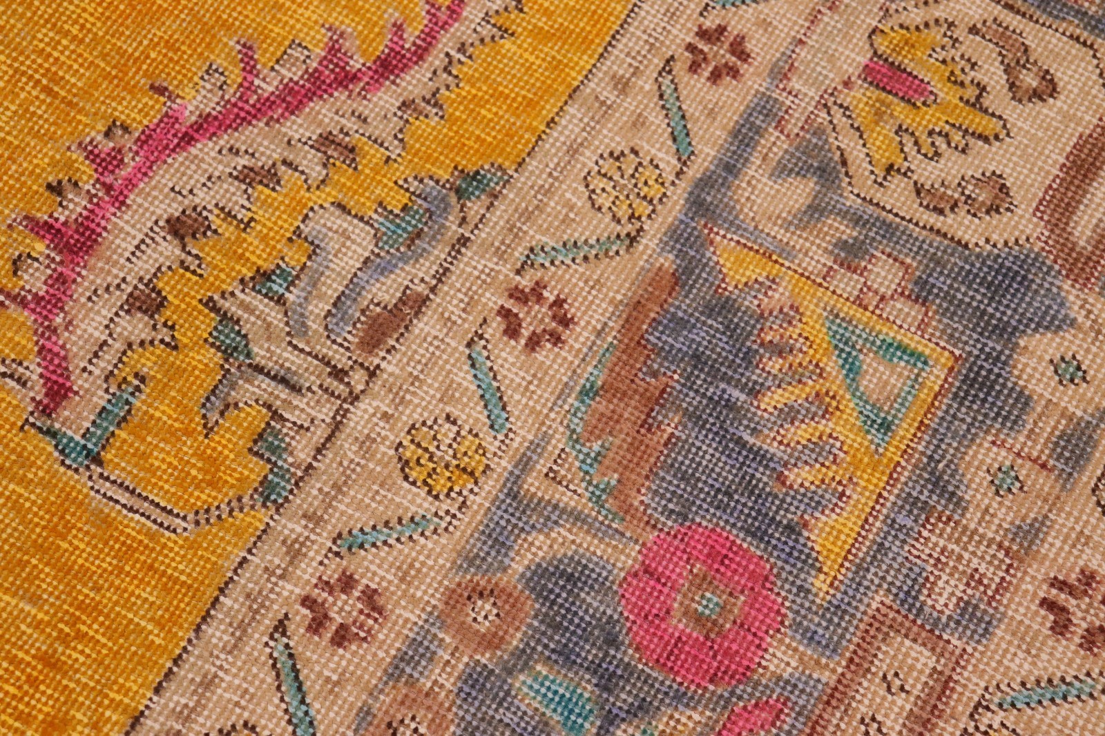 Bold Hand-Knotted Wool Area Rug – Saffron Yellow & Gray Medallion 9’10” x 12’7″