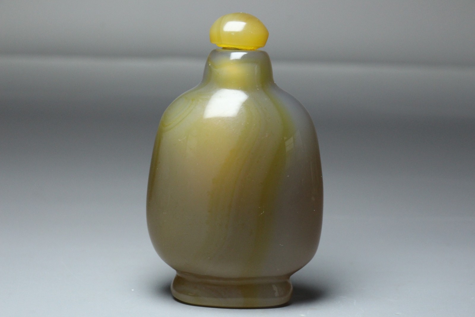 Chinese Antique Natural agate Hand-Carved Snuff Bottle