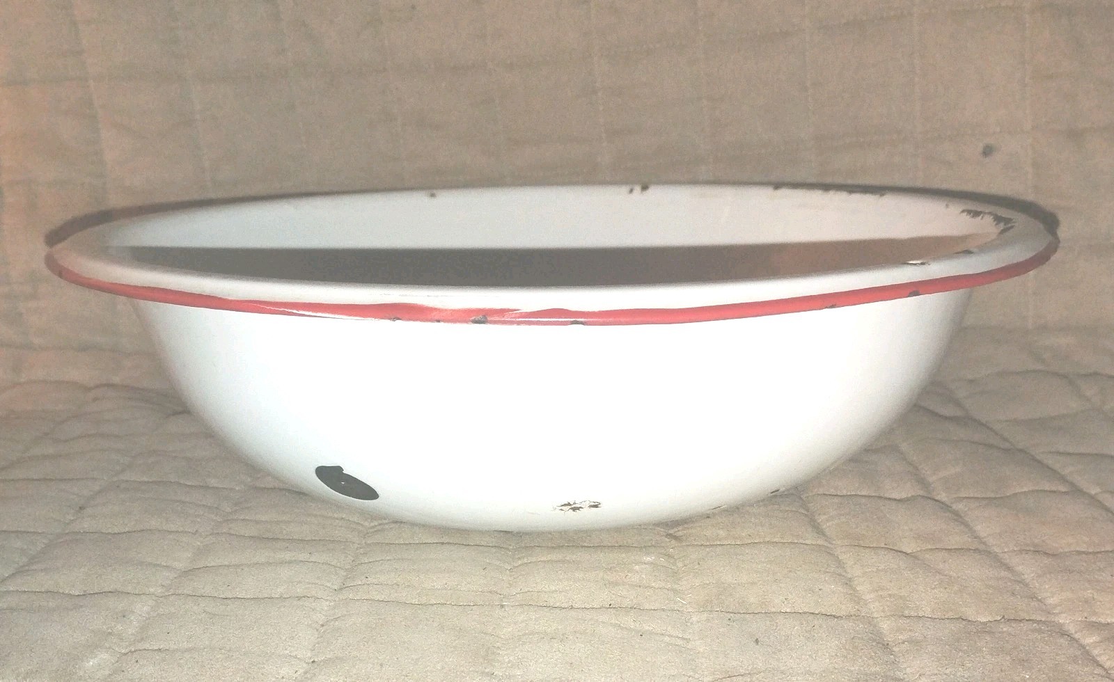 Vintage White Enamelware Wash Basin – Red Trim Metal Farmhouse Bowl – Rustic…