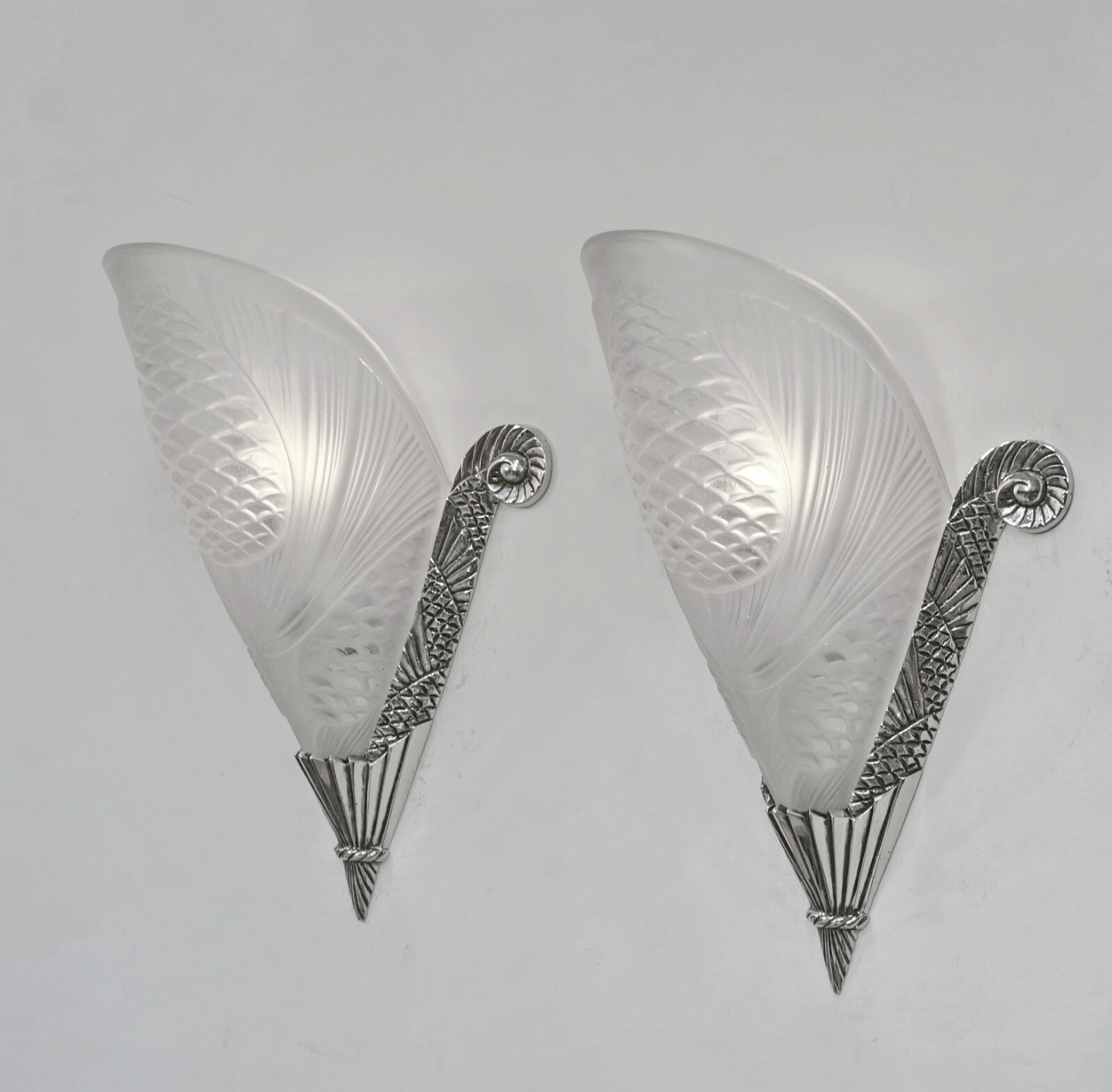 DEGUÉ & VANDAMME : PAIR OF 1930 FRENCH ART DECO WALL SCONCES . lights muller era