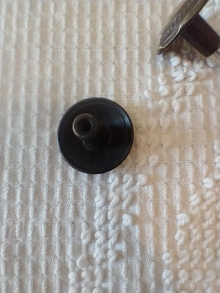 2 VINTAGE BRASS DRAWER PULLS~KNOBS~OXIDIZED~1.25″DIAMETER~ORNATE~70’S~3/4″DEEP