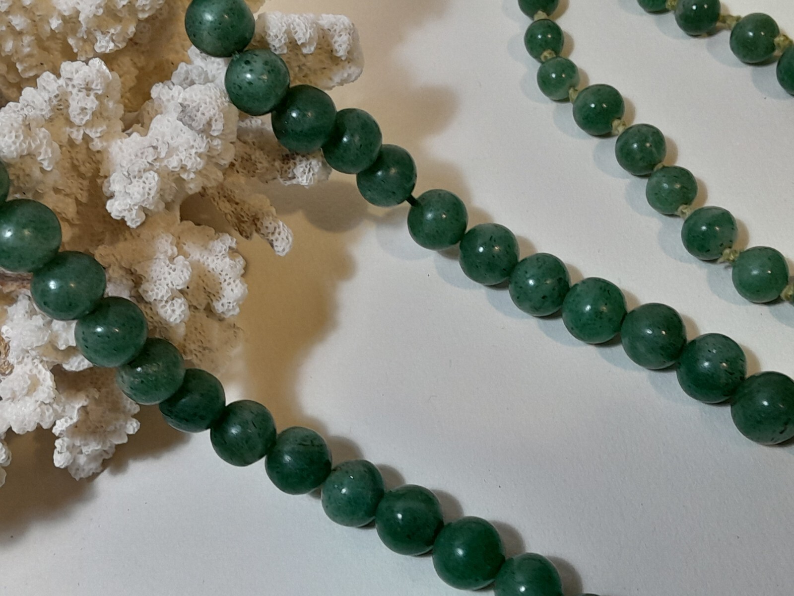Antique Vintage Green mottled Jade Jadeite / Hardstone Bead Necklace.