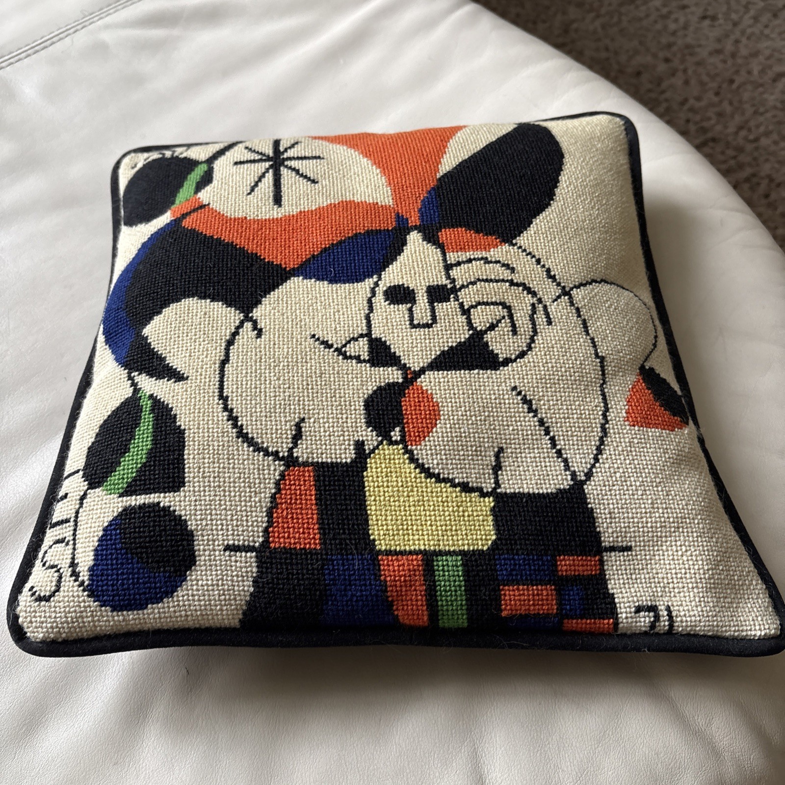 NEEDLEPOINT MIRO PILLOW