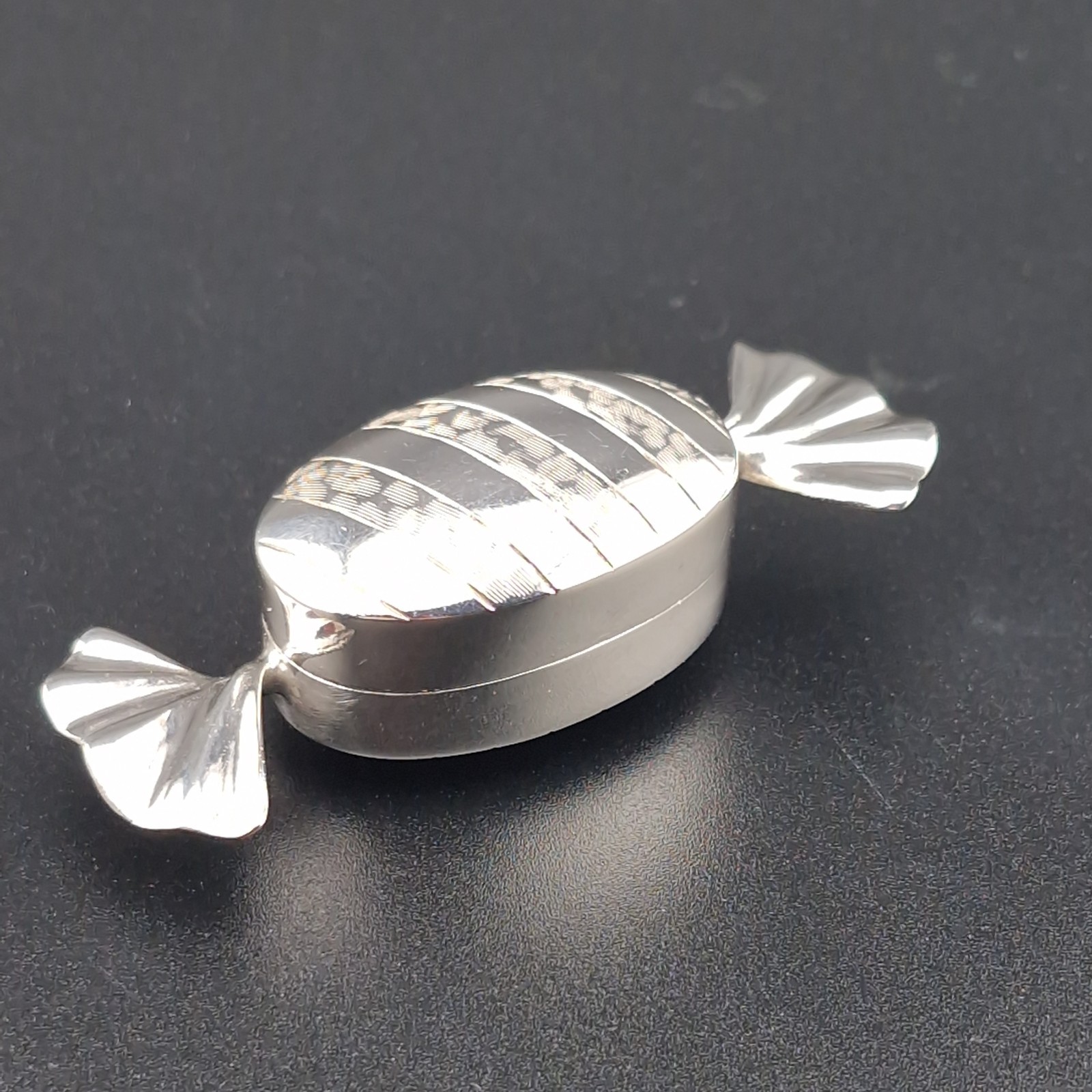 Ari D Norman 925 Silver Pill Box Hallmark Candy Wrapper Design London 1998