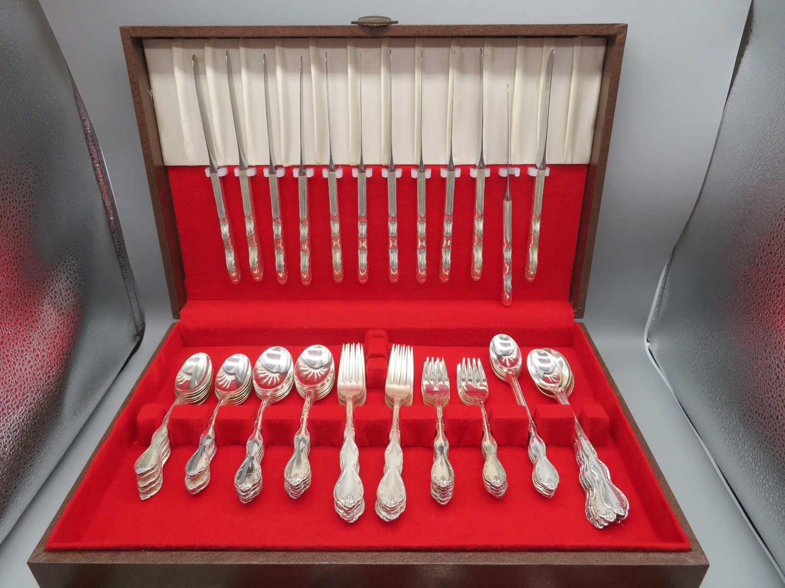 73 Piece WM. ROGERS MFG CO. CAMELOT MELODY EXTRA SILVER PLATE FLATWARE 1966