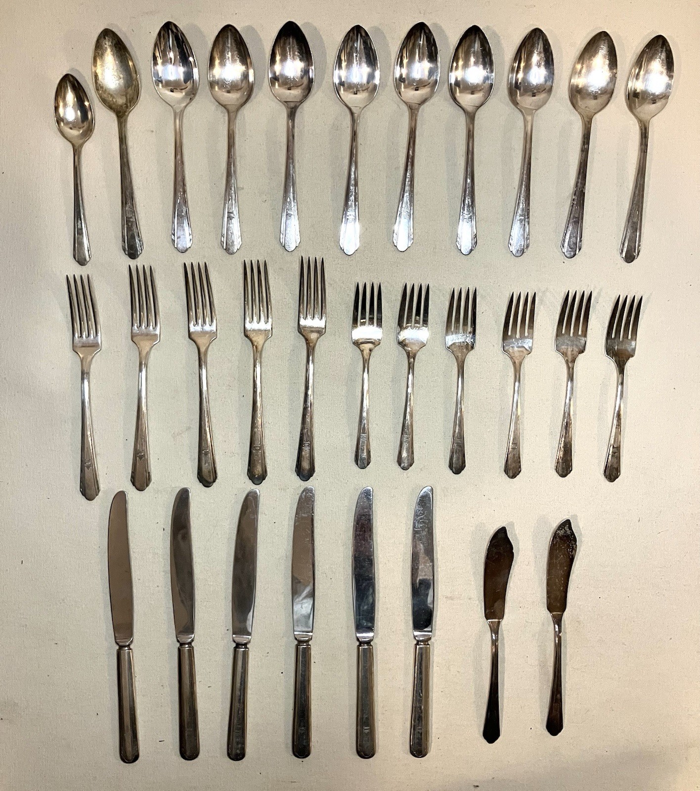 Silverplate Oneida Ltd, Wm A Rogers Paramount Silverplate OHSPARA 30 Piece Lot