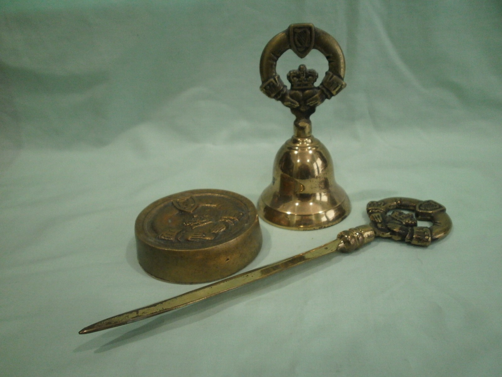 Vintage Detailed Claddagh Desk Set